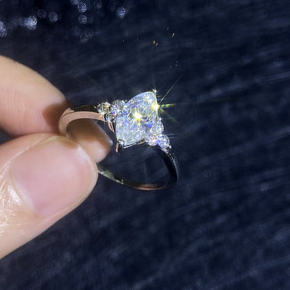 [Vera  Jewelry]ELEGANT MARQUISE CUT MOISSANITE RING WITH SIDE ACCENTS