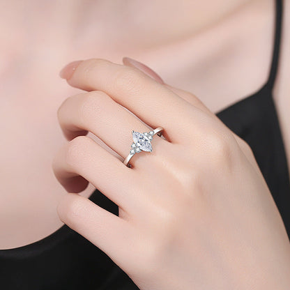 [Vera  Jewelry]ELEGANT MARQUISE CUT MOISSANITE RING WITH SIDE ACCENTS