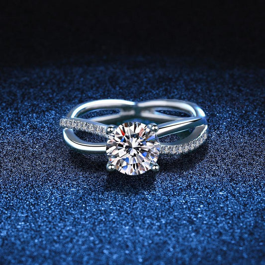 [Vera  Jewelry]ELEGANT 4-PRONG CROSSOVER MOISSANITE ENGAGEMENT RING