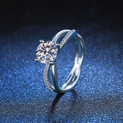 [Vera  Jewelry]ELEGANT 4-PRONG CROSSOVER MOISSANITE ENGAGEMENT RING