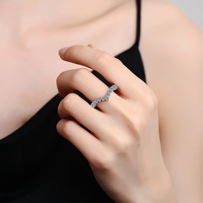[Vera  Jewelry]ELEGANT V-SHAPED CHEVRON MOISSANITE RING