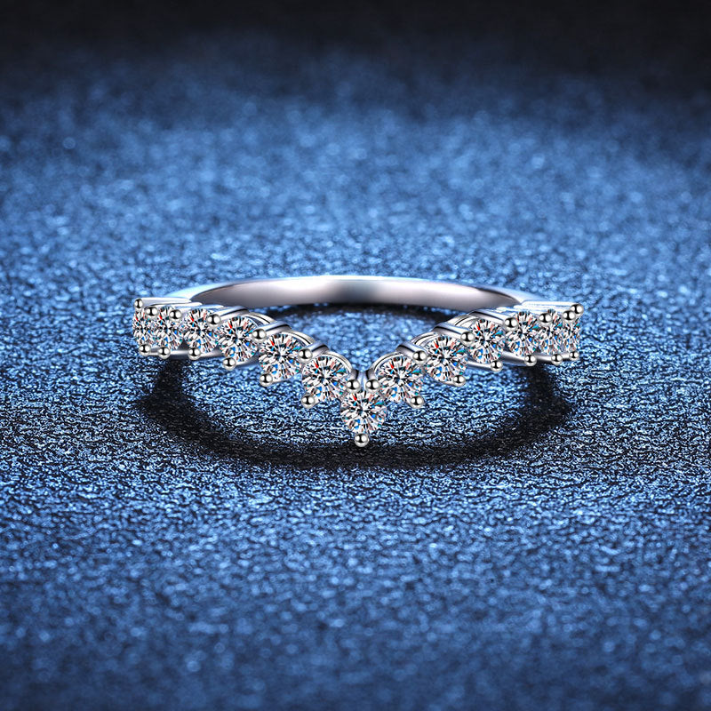 [Vera  Jewelry]ELEGANT V-SHAPED CHEVRON MOISSANITE RING
