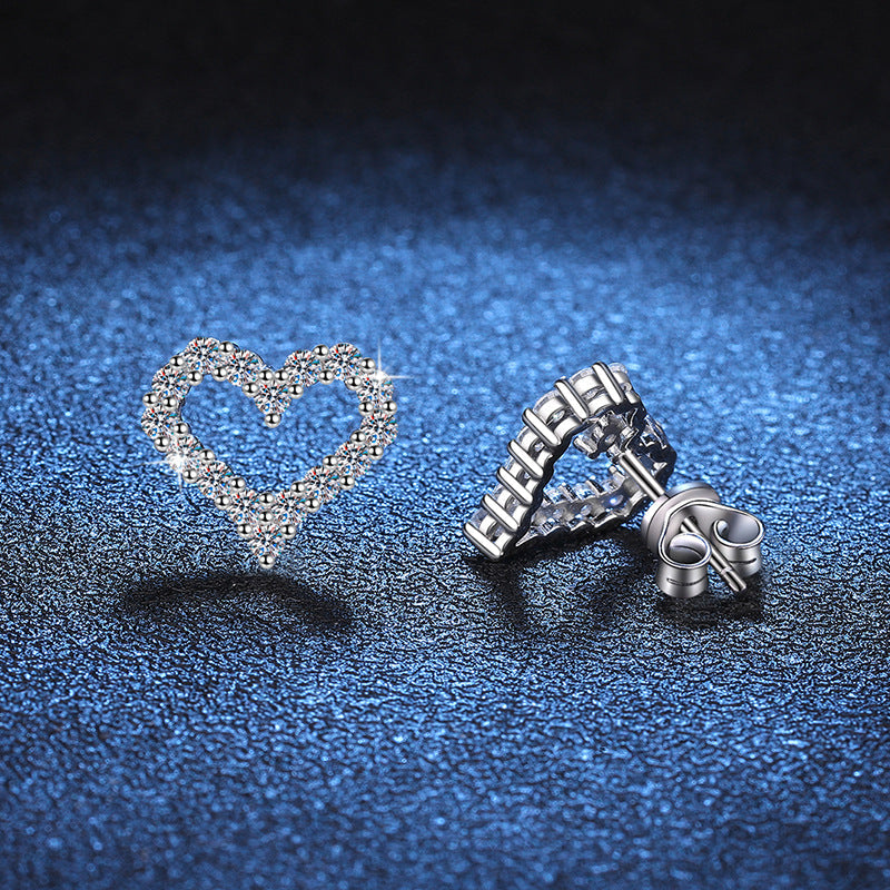 [Vera  Jewelry]SPARKLING HEART-SHAPED MOISSANITE STUD EARRINGS