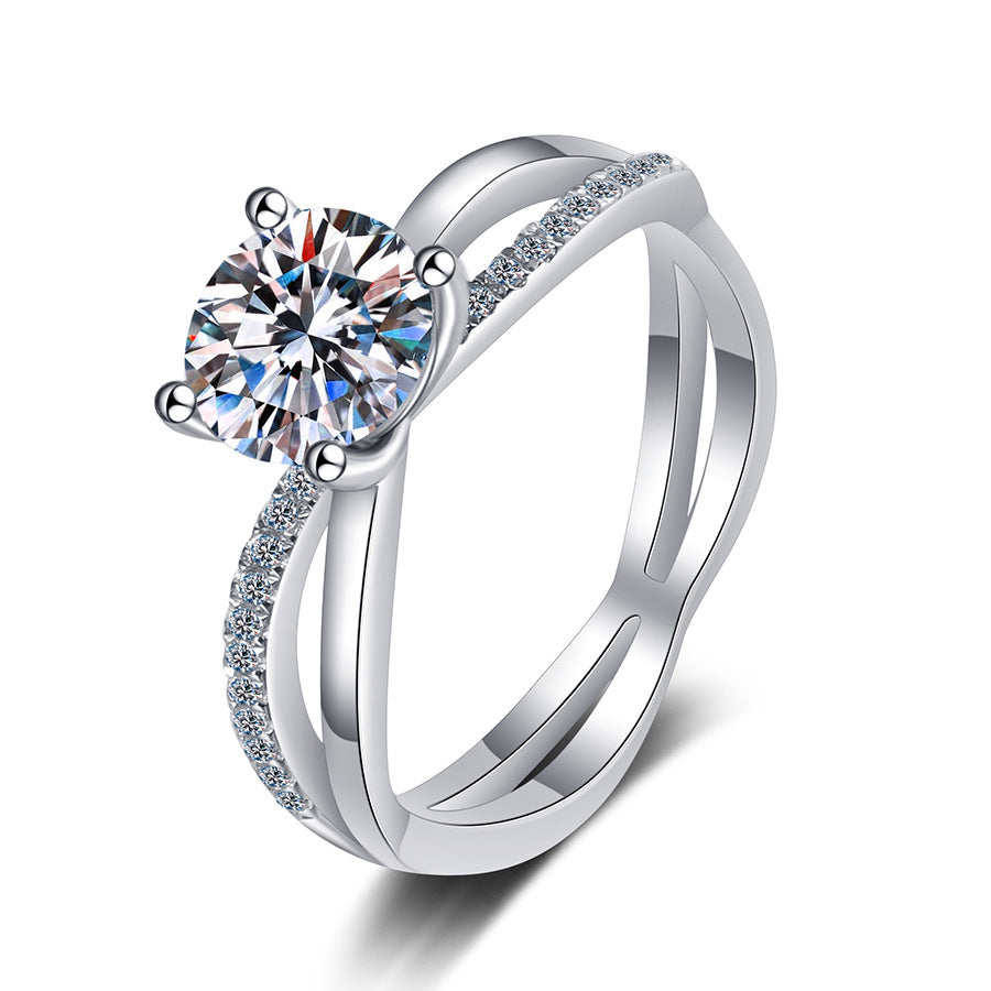 [Vera  Jewelry]ELEGANT 4-PRONG CROSSOVER MOISSANITE ENGAGEMENT RING
