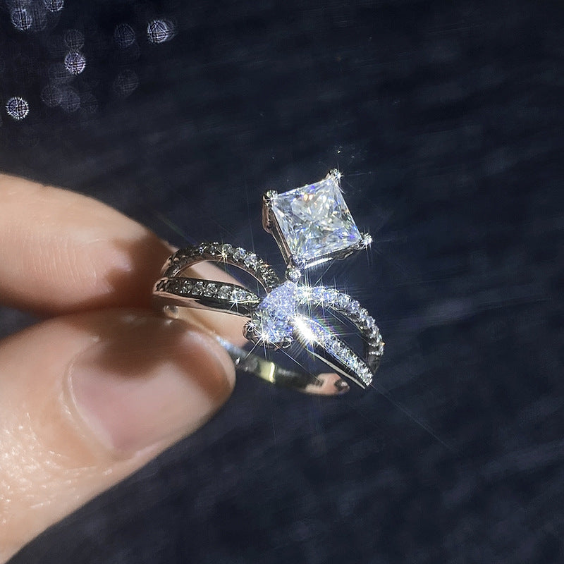 [Vera  Jewelry]ELEGANT DOUBLE-TWISTED MOISSANITE RING