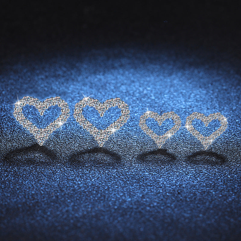 [Vera  Jewelry]SPARKLING HEART-SHAPED MOISSANITE STUD EARRINGS