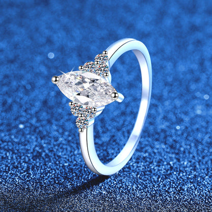 [Vera  Jewelry]ELEGANT MARQUISE CUT MOISSANITE RING WITH SIDE ACCENTS