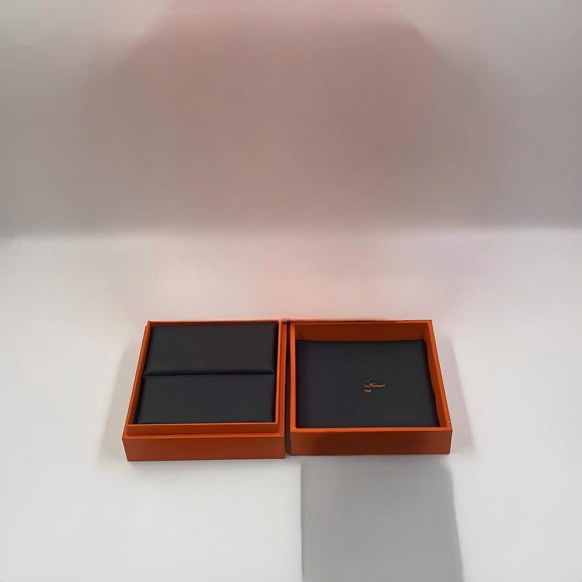{
  "Vera Jewelry": "Vera Jewelry",
  "HM  BOX GIFT BAG": "HM ギフトボックス・ギフトバッグ"
}