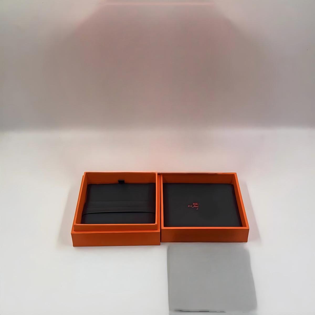 {
  "Vera Jewelry": "Vera Jewelry",
  "HM  BOX GIFT BAG": "HM ギフトボックス・ギフトバッグ"
}