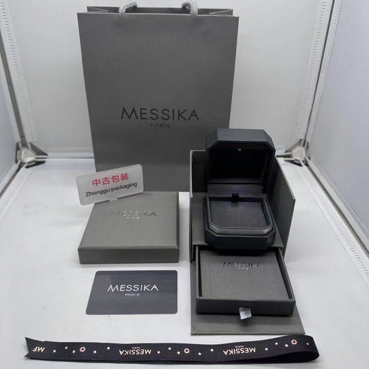 {
  "Vera Jewelry": "Vera Jewelry",
  "MK BOX GIFT BAG": "MK ギフトボックス用手提げ袋"
}