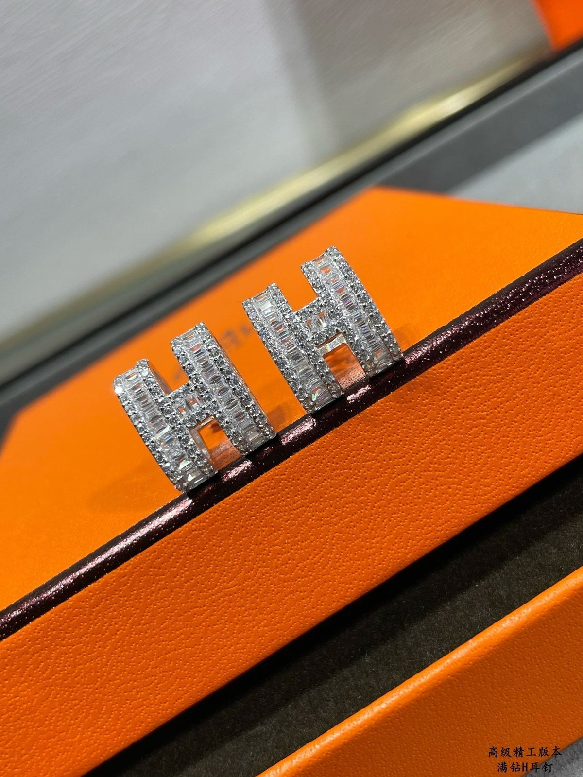 [Vera Jewelry]H STUD EARRINGS WITH SILVER DIAMONDS