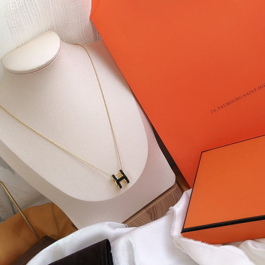 [Vera Jewelry]HM CLIC BLACK ENAMEL GOLD NECKLACE