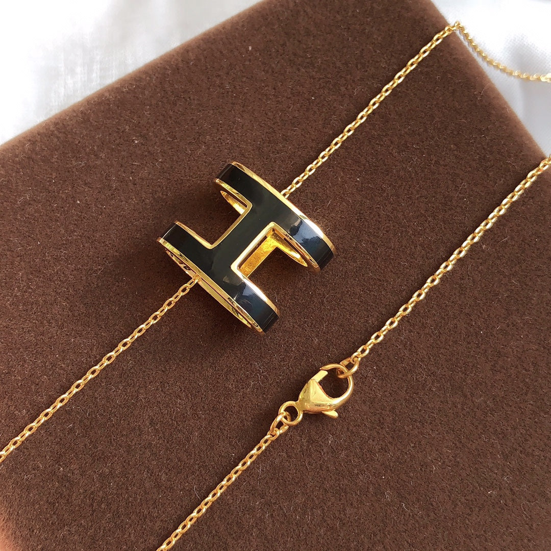 [Vera Jewelry]HM CLIC BLACK ENAMEL GOLD NECKLACE