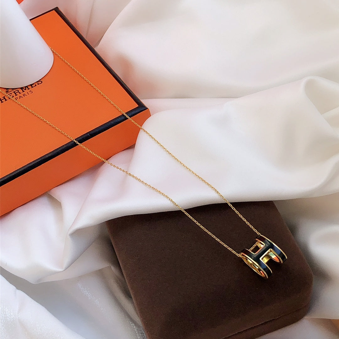 [Vera Jewelry]HM CLIC BLACK ENAMEL GOLD NECKLACE