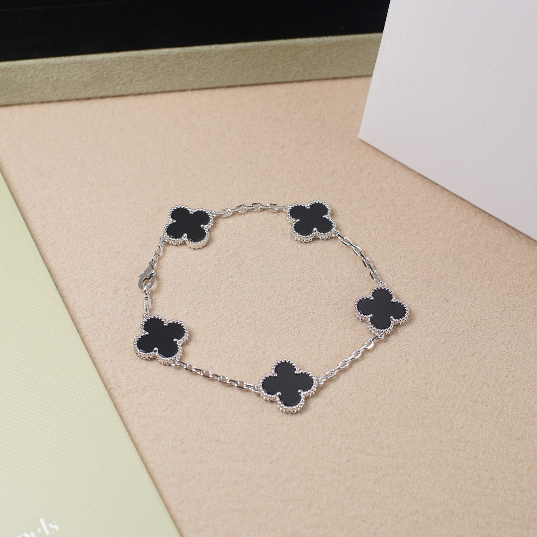 [Vera  Jewelry]LUCKY CLOVER 5-MOTIF BRACELET - BLACK OXNY COLLECTION