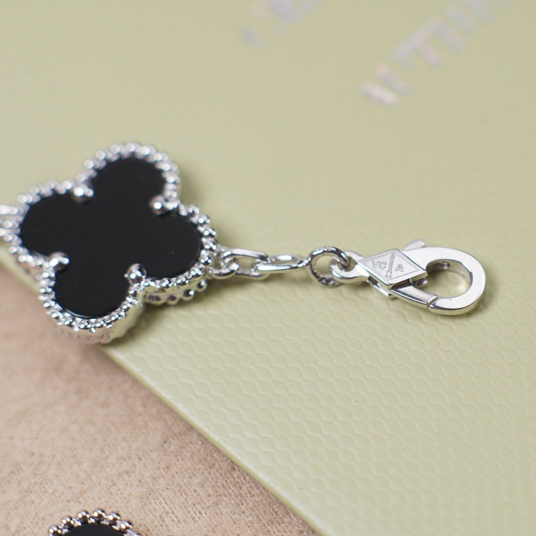 [Vera  Jewelry]LUCKY CLOVER 5-MOTIF BRACELET - BLACK OXNY COLLECTION