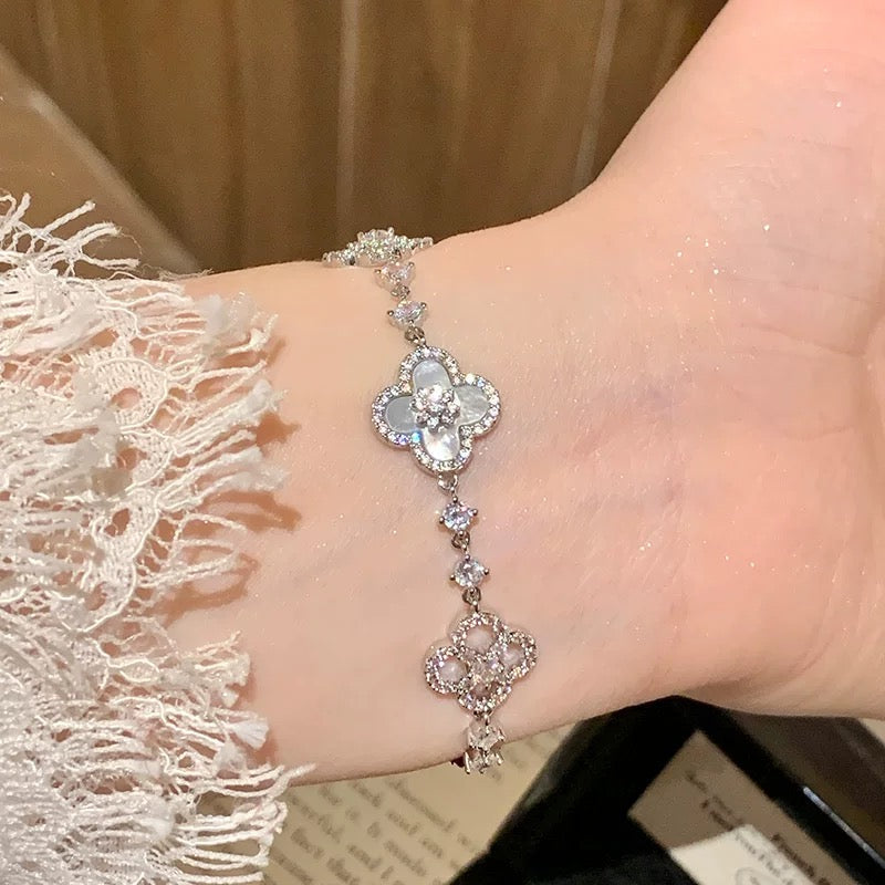 [Vera Jewelry]CLOVER 5 MOTIF PINK BLUE RED WHITE BRACELET