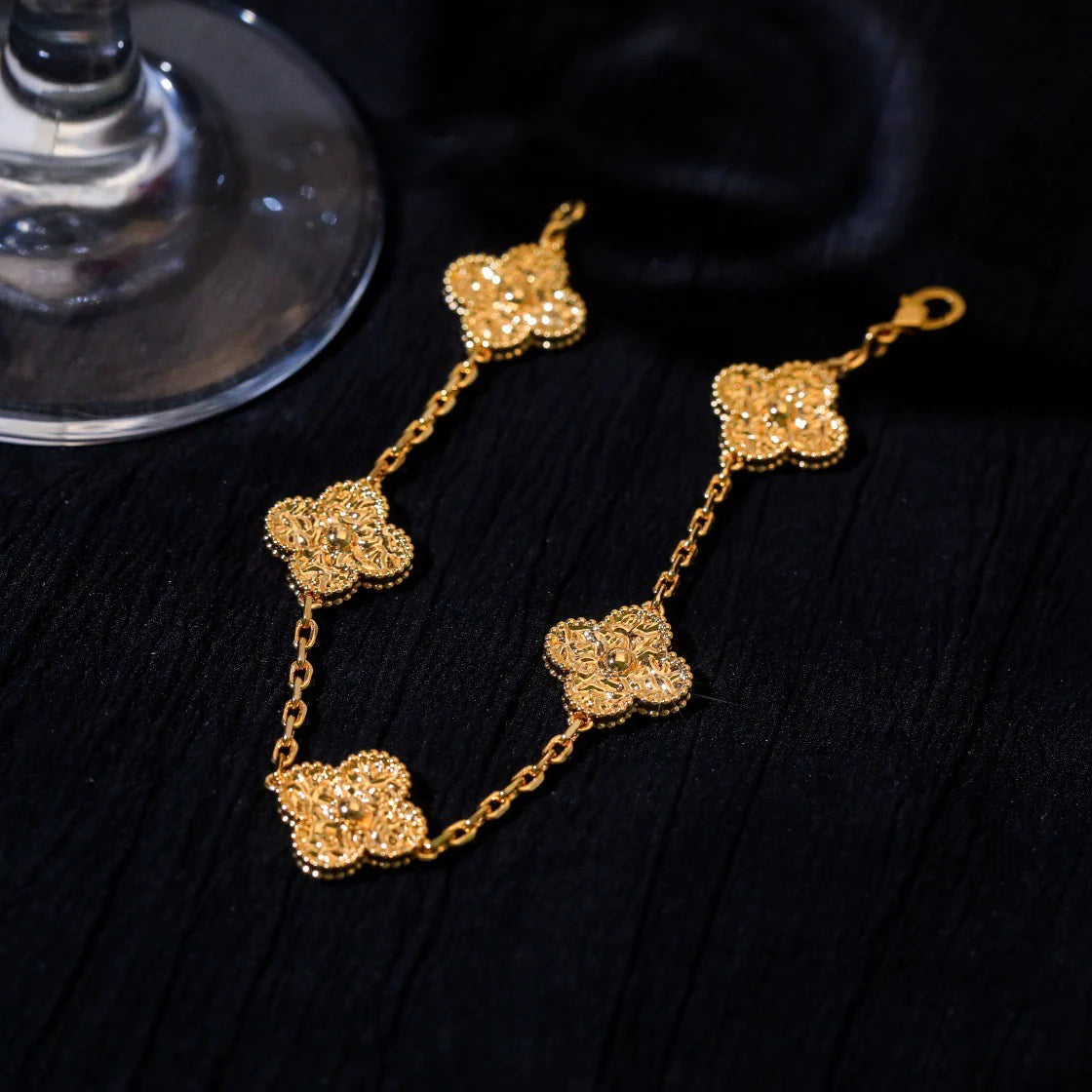 [Vera  Jewelry]LUCKY CLOVER 5-MOTIF BRACELET - BRONZING