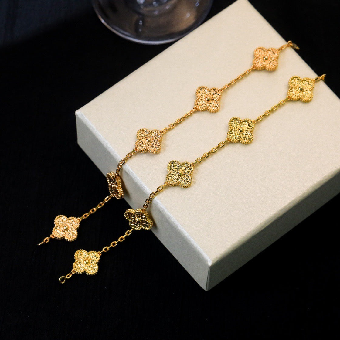 [Vera  Jewelry]LUCKY CLOVER 5-MOTIF BRACELET - BRONZING