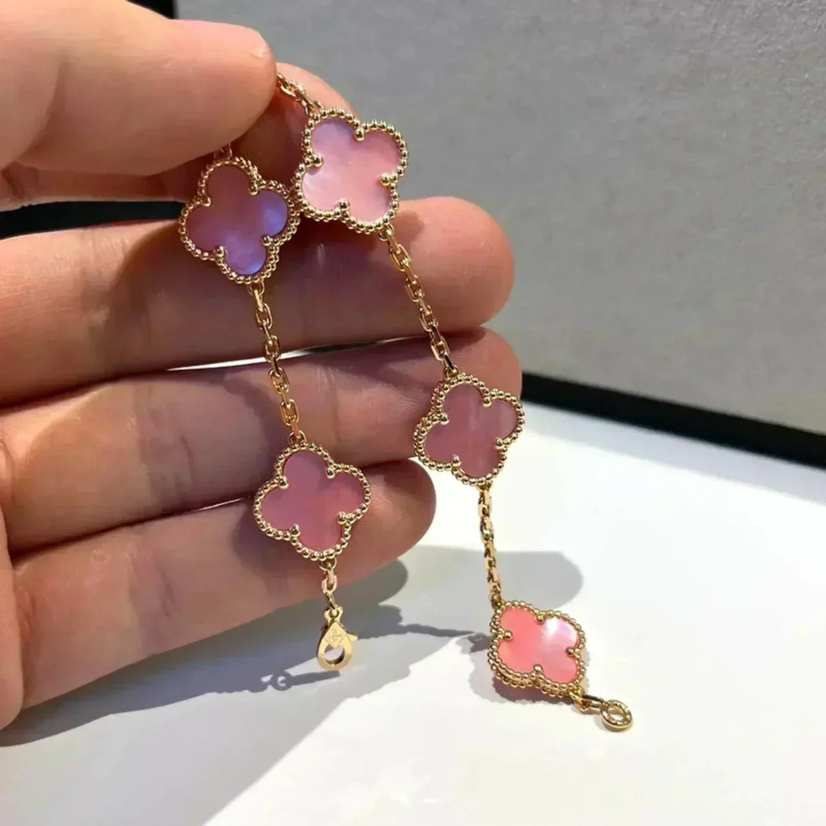 [Vera  Jewelry]LUCKY CLOVER 5-MOTIF BRACELET - PINK MOTHER-OF-PEARL COLLECTION