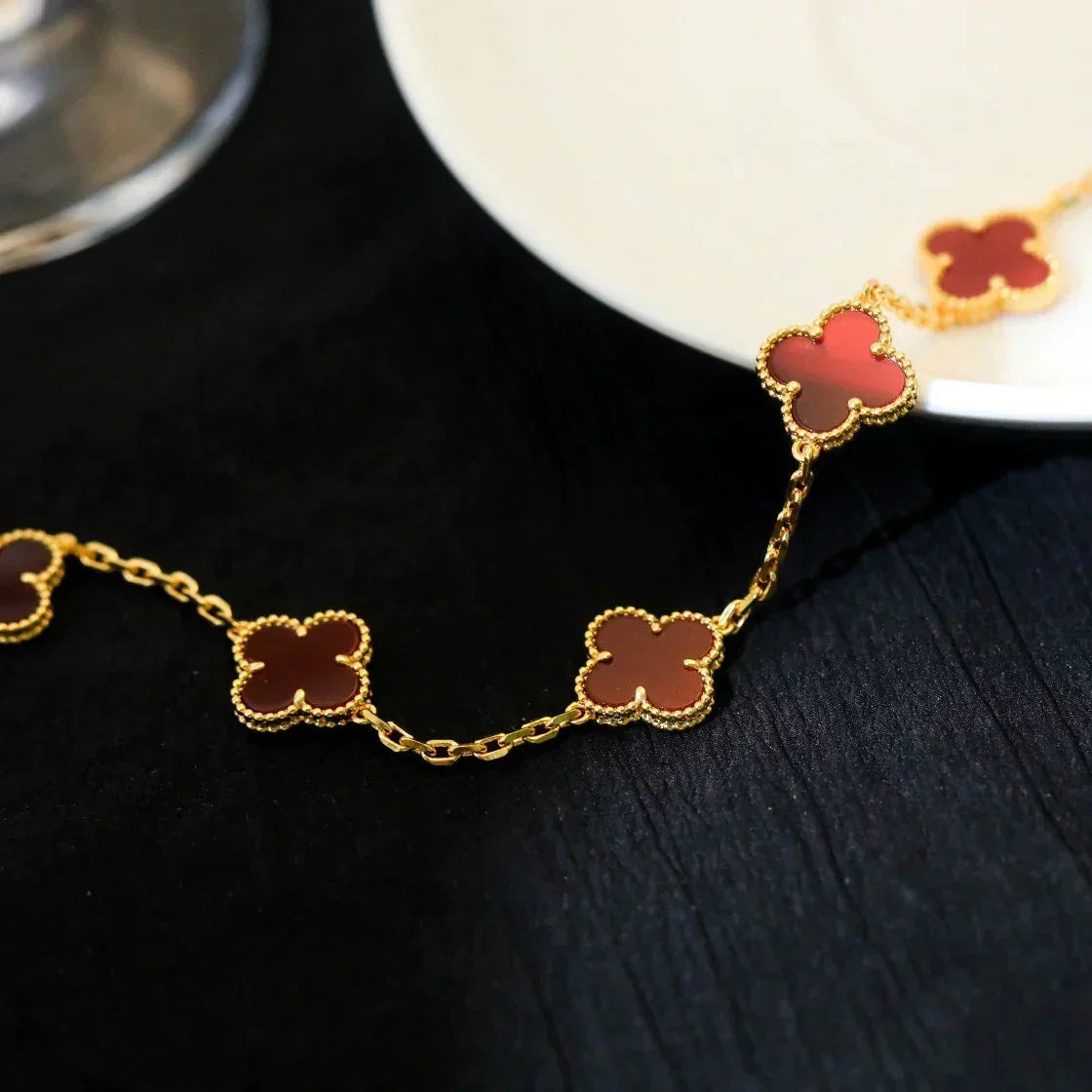 [Vera  Jewelry]LUCKY CLOVER 5-MOTIF BRACELET - RED CARNELIAN COLLECTION