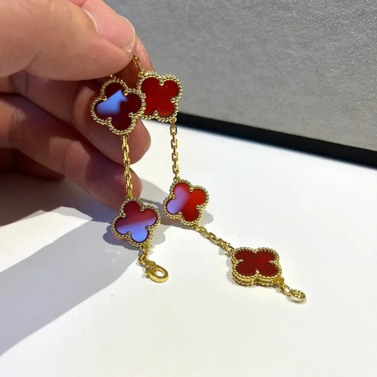 [Vera  Jewelry]LUCKY CLOVER 5-MOTIF BRACELET - RED CARNELIAN COLLECTION