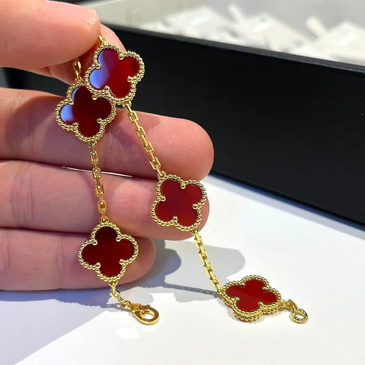 [Vera Jewelry] CLOVER 5 MOTIF RED CORNELIAN BRACELET COLLECTION