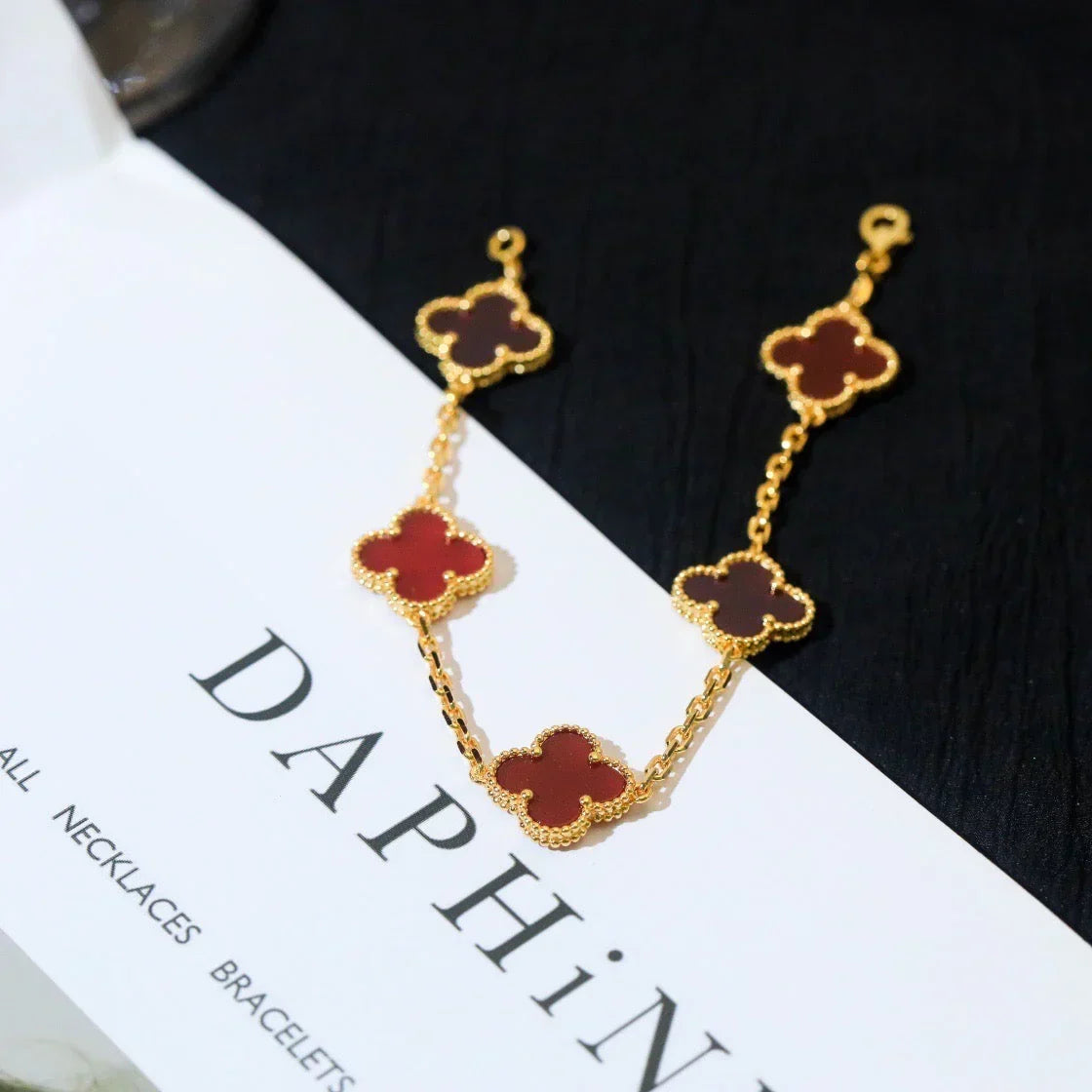 [Vera  Jewelry]LUCKY CLOVER 5-MOTIF BRACELET - RED CARNELIAN COLLECTION