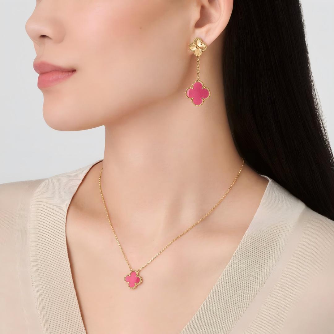 [Vera  Jewelry]Vera  Jewelry CLOVER 2 MOTIF PINK ENAMEL EARRINGS