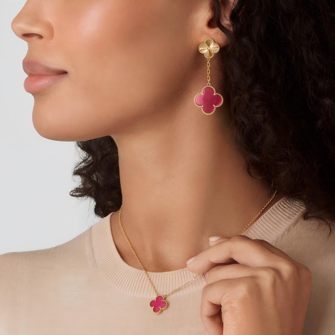 [Vera  Jewelry]Vera  Jewelry CLOVER 2 MOTIF PINK ENAMEL EARRINGS