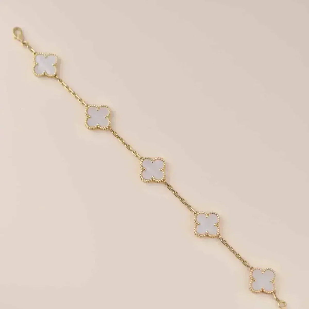 [Vera  Jewelry]LUCKY CLOVER 5-MOTIF BRACELET - WHITE MOTHER-OF-PEARL COLLECTION