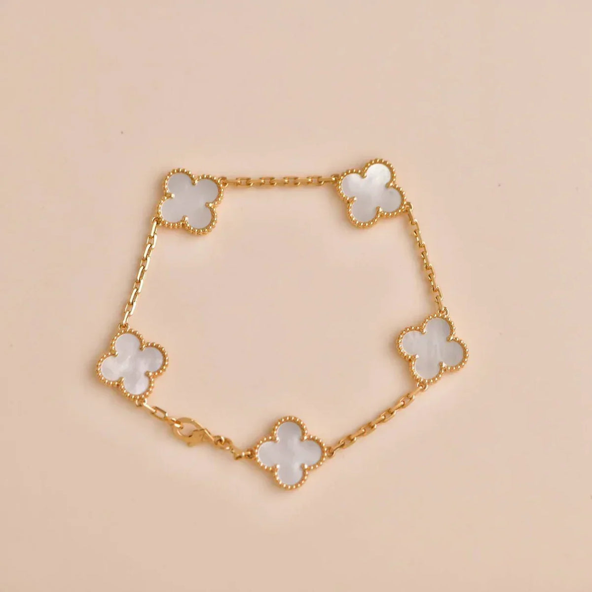 [Vera Jewelry]CLOVER WHITE PEARL MOP 5 MOTIF BRACELET COLLECTION
