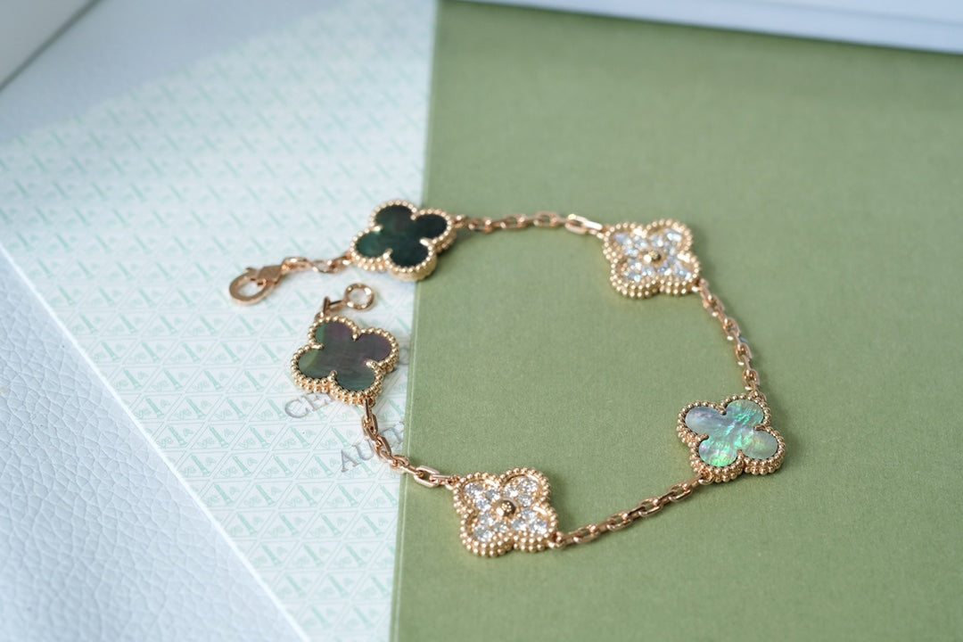 [Vera Jewelry] CLOVER 5 MOTIF GRAY MOP BRACELET COLLECTION