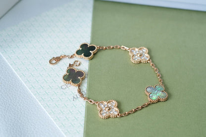 [Vera  Jewelry]LUCKY CLOVER 5-MOTIF BRACELET - GREY MOTHER-OF-PEARL COLLECTION