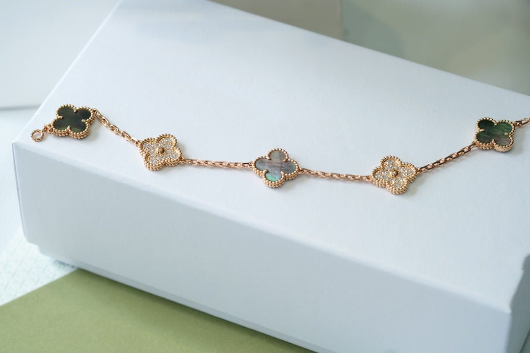 [Vera Jewelry] CLOVER 5 MOTIF GRAY MOP BRACELET COLLECTION