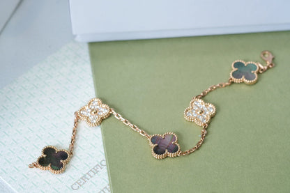 [Vera  Jewelry]LUCKY CLOVER 5-MOTIF BRACELET - GREY MOTHER-OF-PEARL COLLECTION