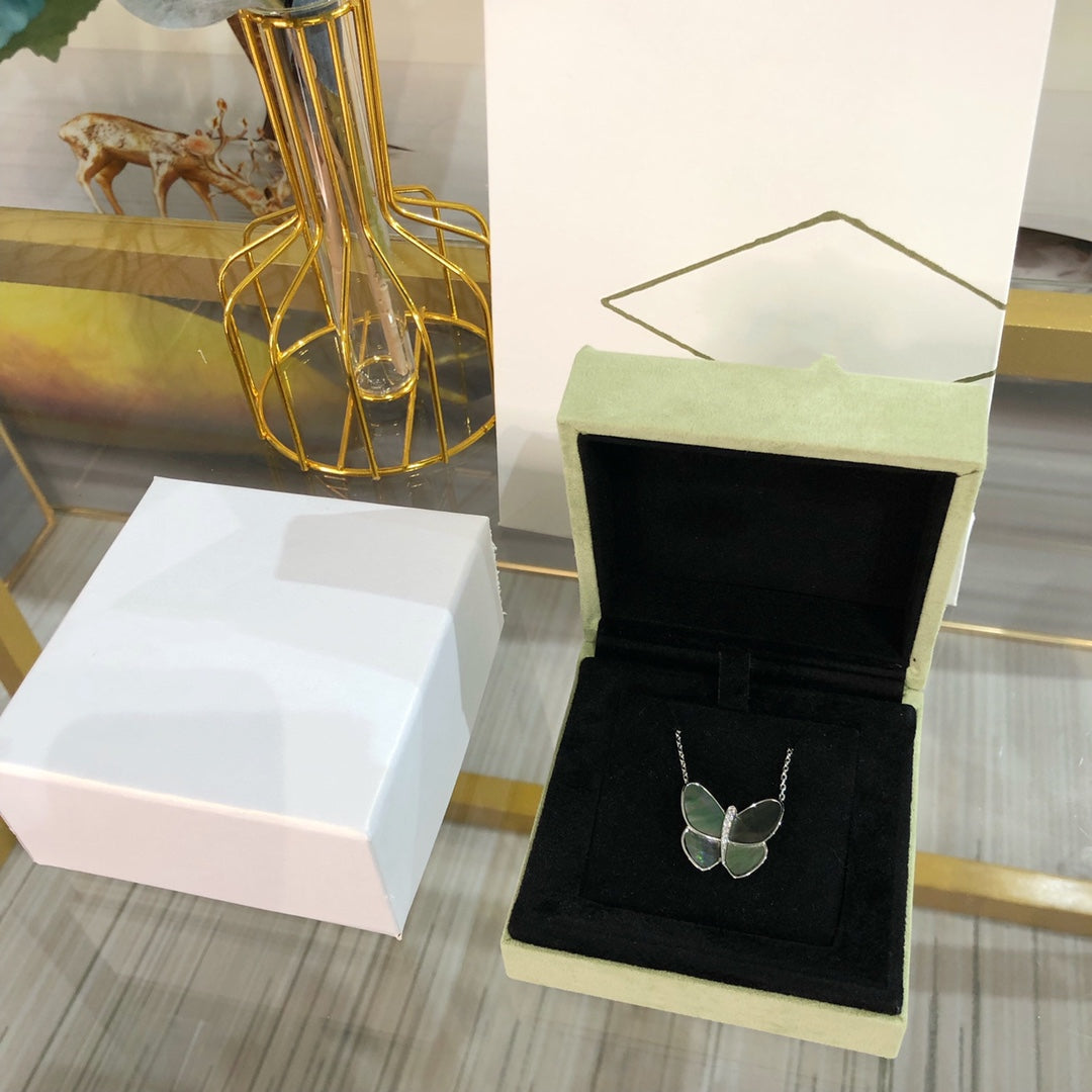 [Vera Jewelry]LARGE BUTTERFLY SILVER PENDANT DIAMOND NECKLACE