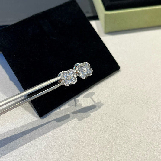 [Vera Jewelry]クローバー ミニ ダイヤモンド スタッドピアス
