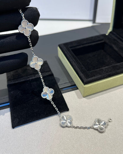 [Vera  Jewelry]LUCKY CLOVER 5-MOTIF BRACELET - LASER COLLECTION
