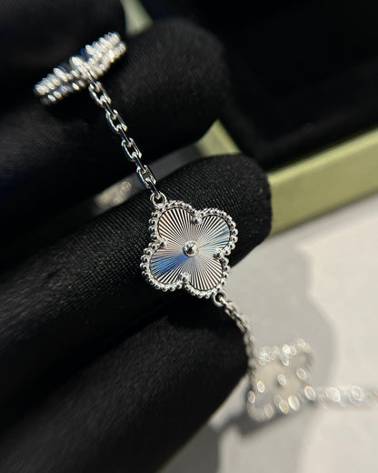 [Vera  Jewelry]LUCKY CLOVER 5-MOTIF BRACELET - LASER COLLECTION