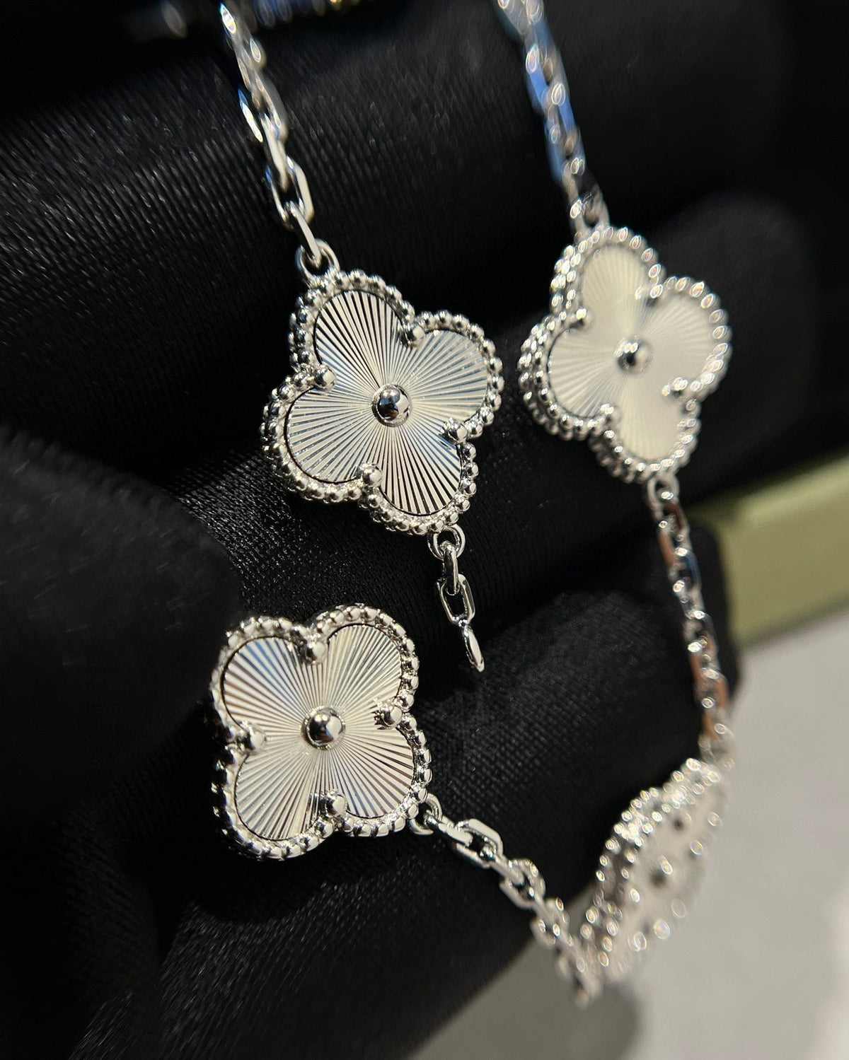 [Vera  Jewelry]LUCKY CLOVER 5-MOTIF BRACELET - LASER COLLECTION