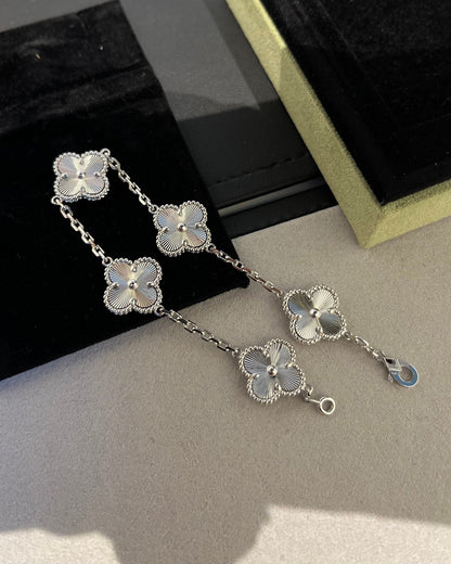 [Vera  Jewelry]LUCKY CLOVER 5-MOTIF BRACELET - LASER COLLECTION